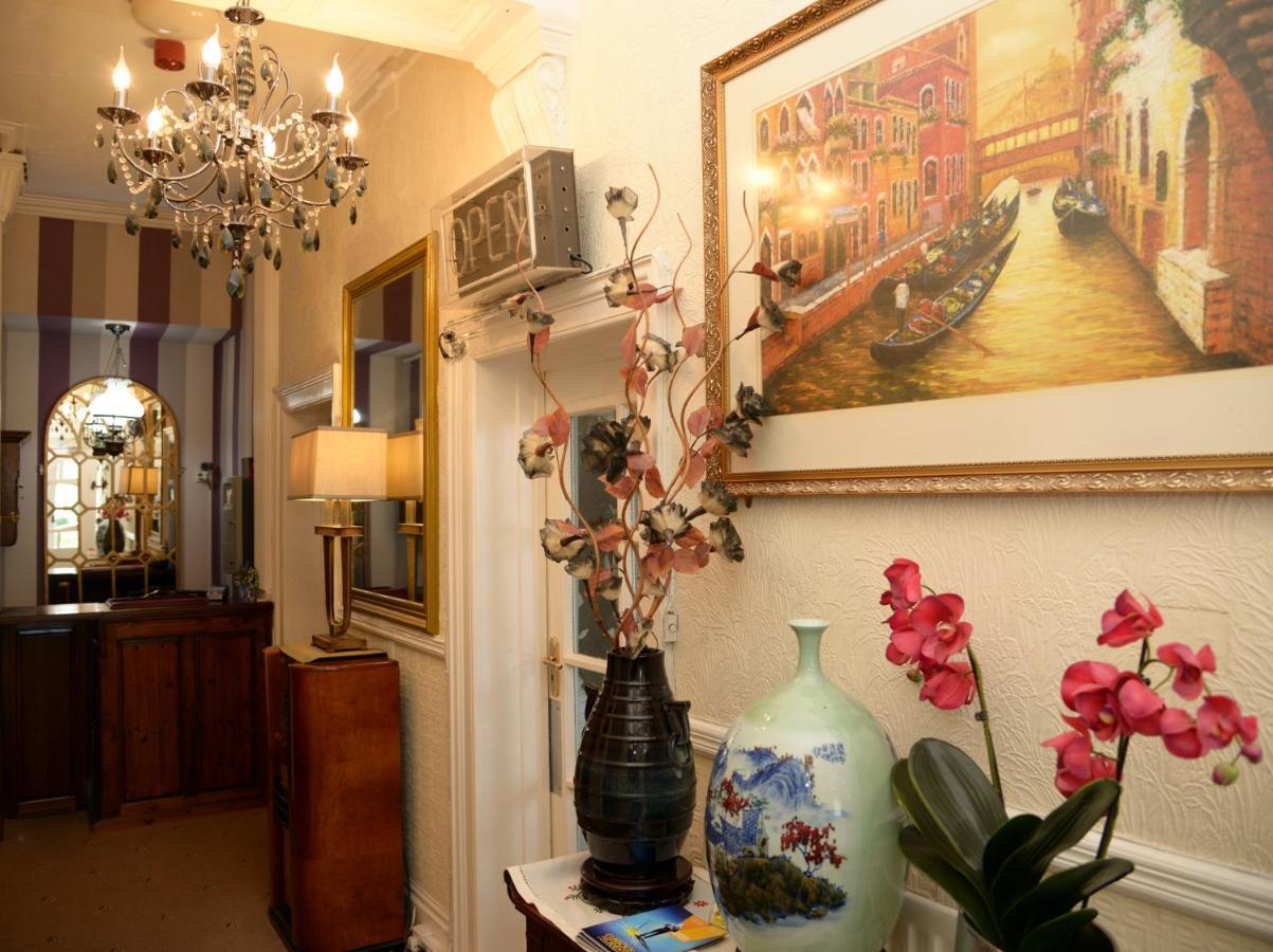 Bed and Breakfast The Cumberland Llandudno Esterno foto