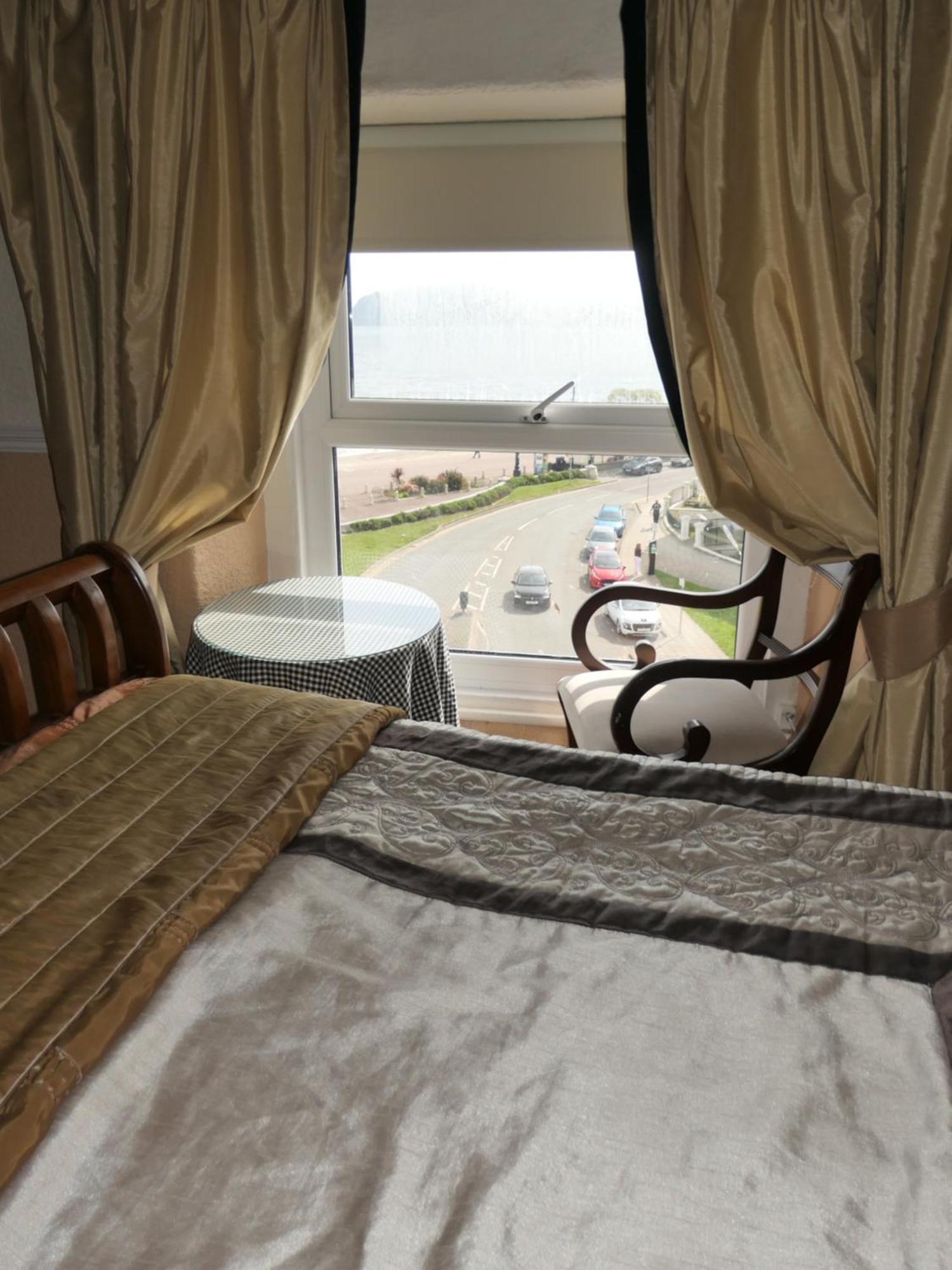 Bed and Breakfast The Cumberland Llandudno Esterno foto