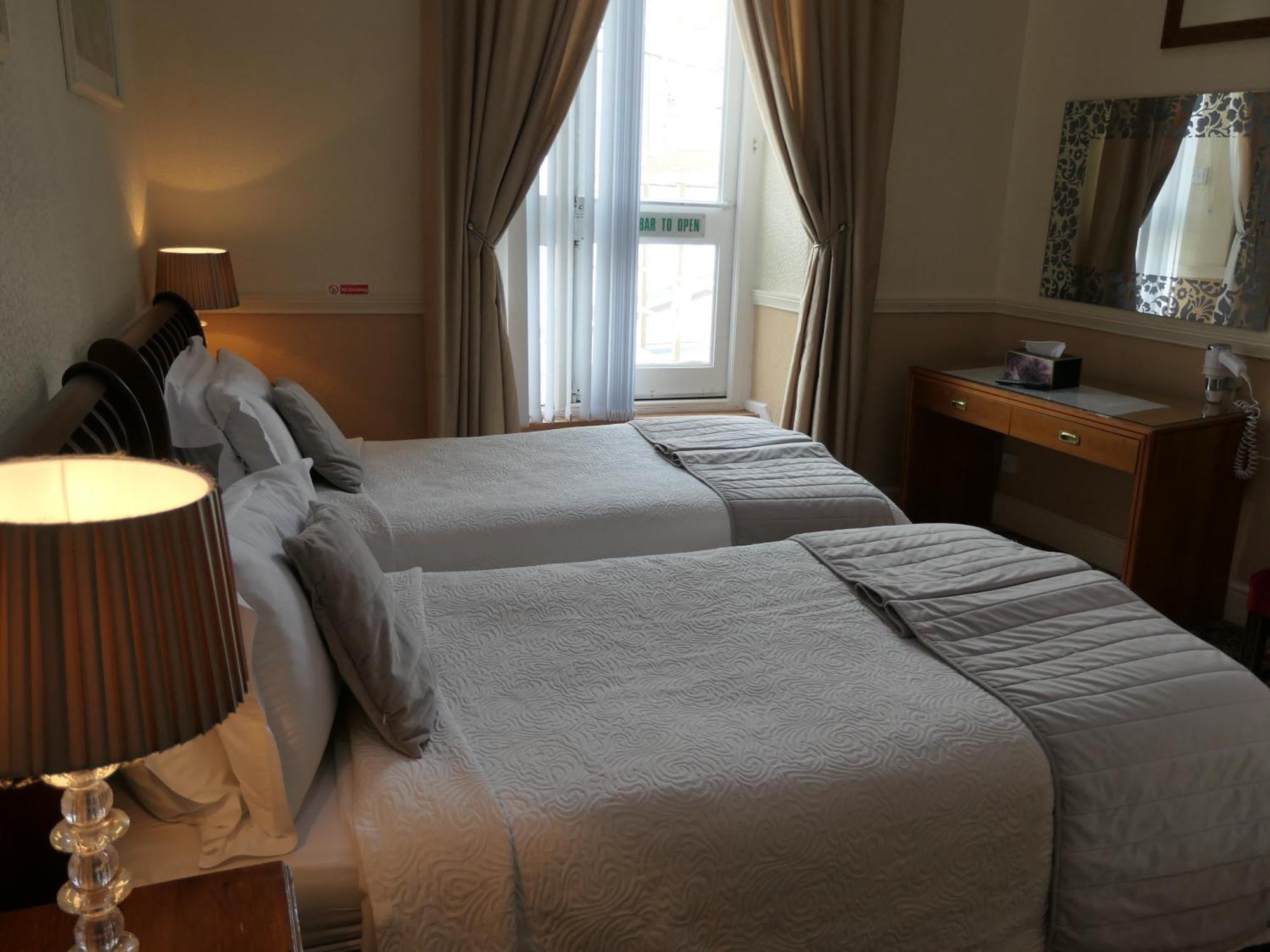 Bed and Breakfast The Cumberland Llandudno Esterno foto