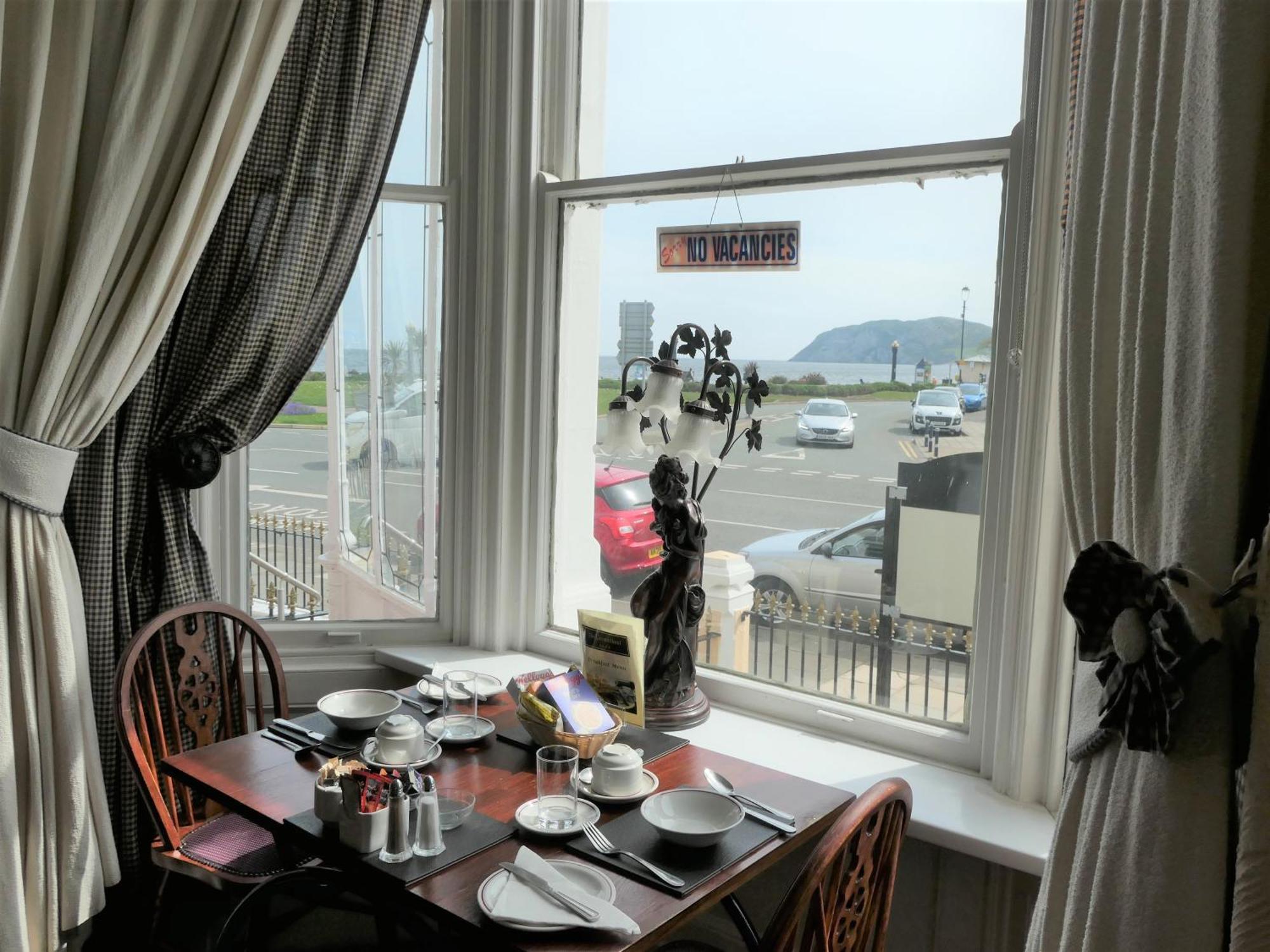 Bed and Breakfast The Cumberland Llandudno Esterno foto